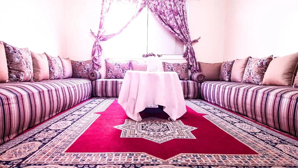 Moroccan lounge with pink seating at Villa Annakhil Marrakech